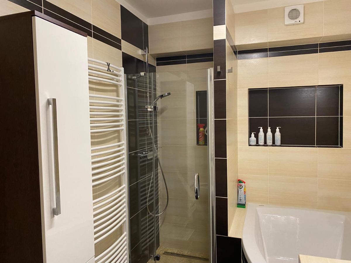 Apartment S Garazi A Balkonem