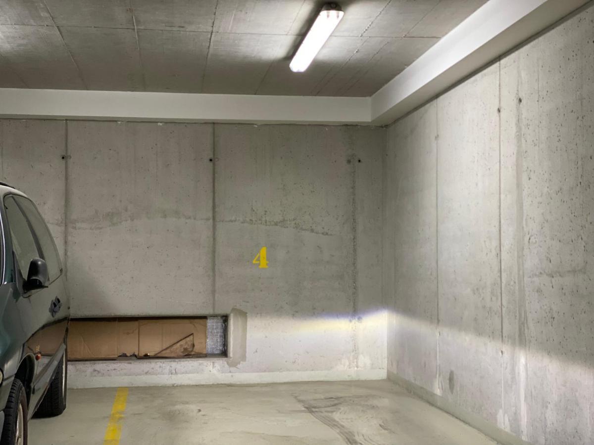 S Garazi A Balkonem Plzen