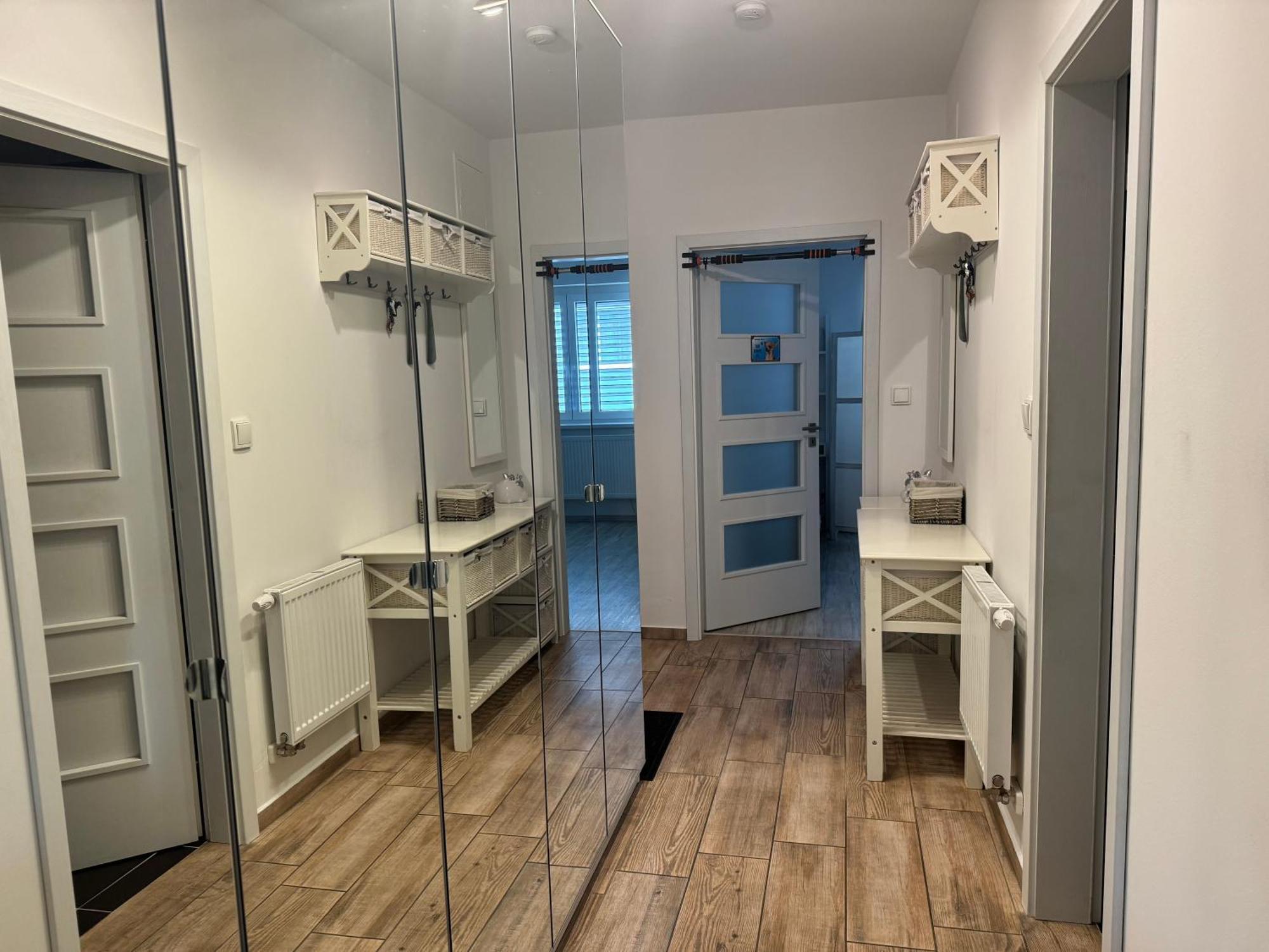 Apartment S Garazi A Balkonem