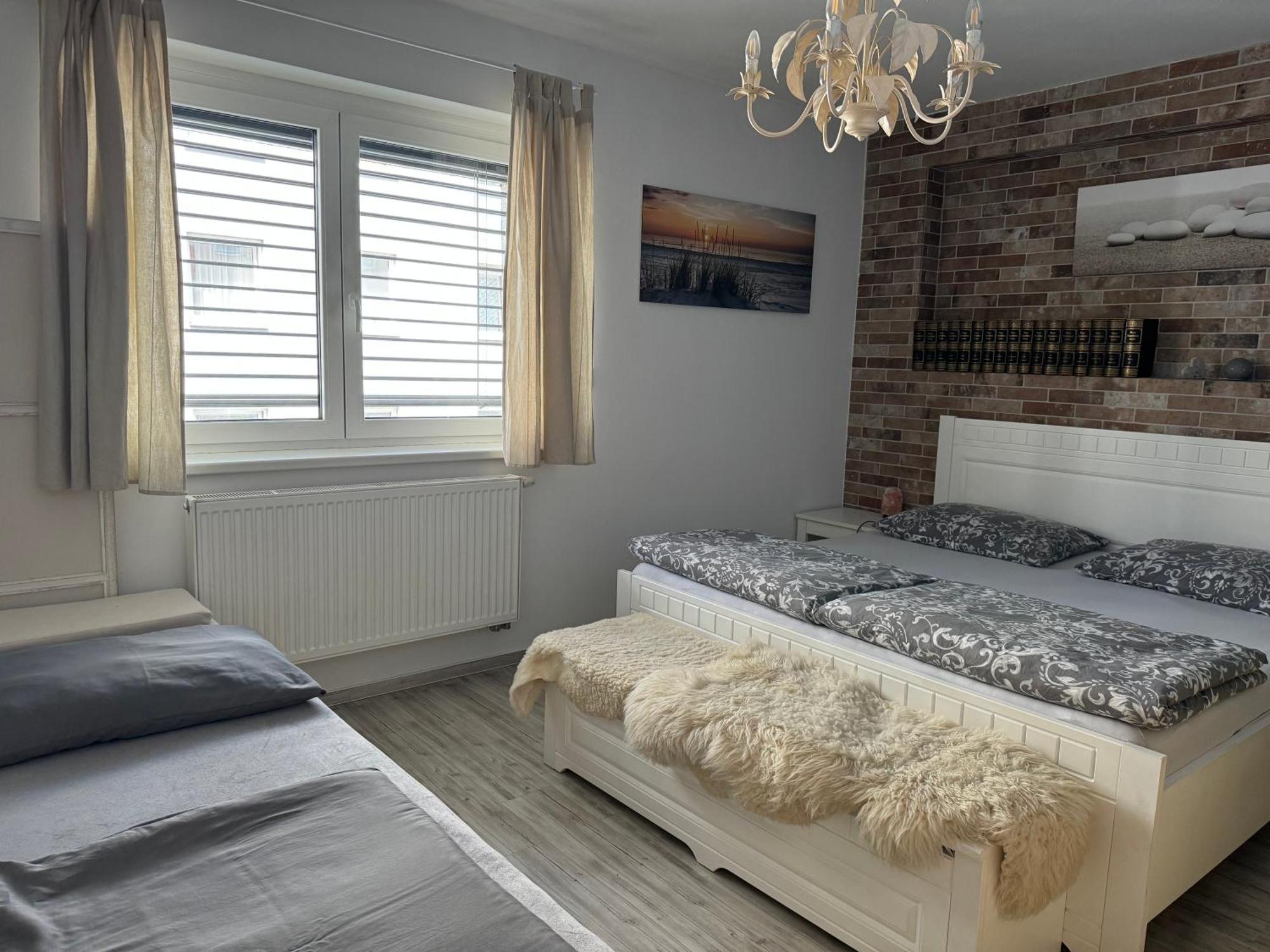 Apartment S Garazi A Balkonem Plzen